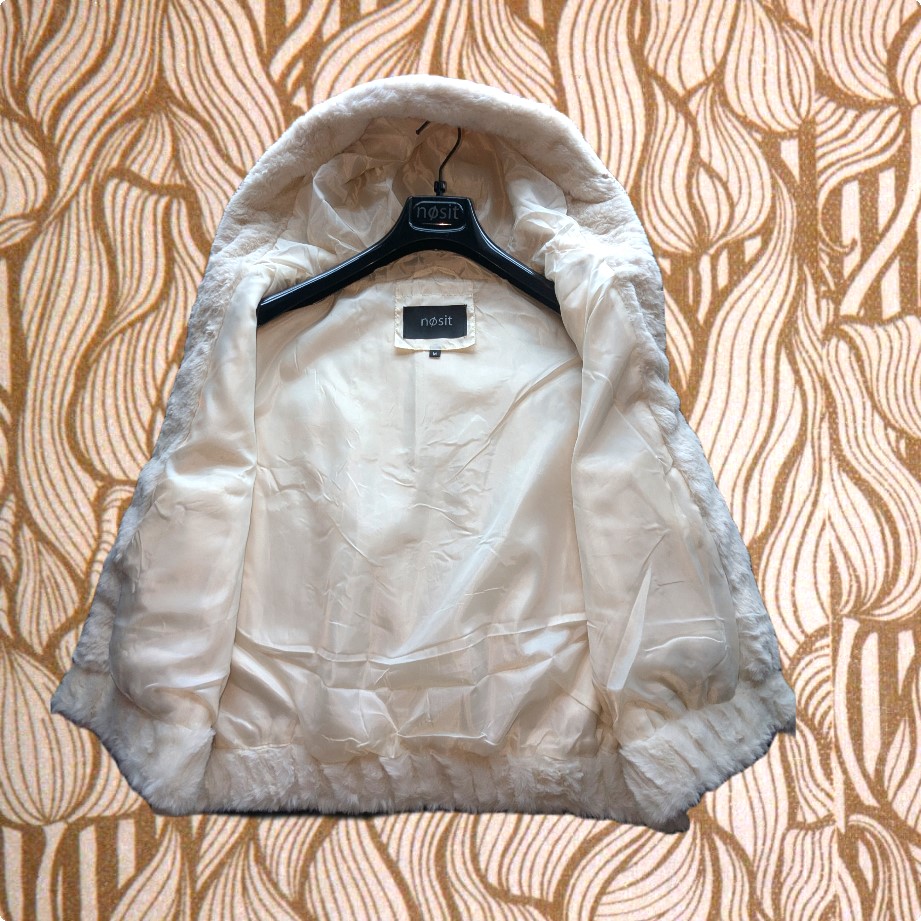 Veste sans manche en fausse fourrure blanche – Image 3