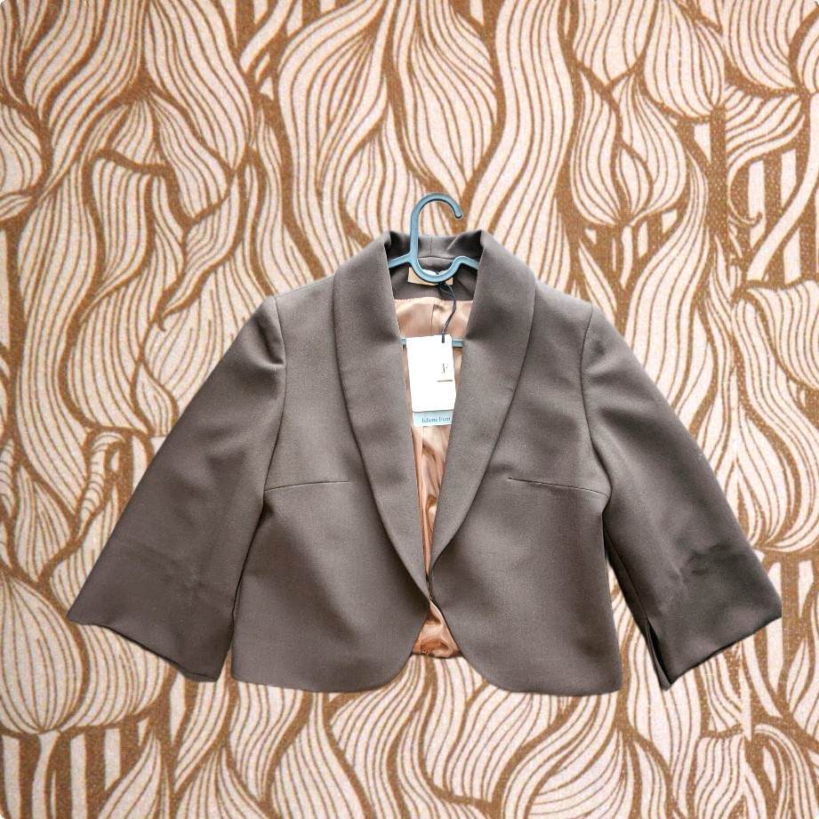 Élégante veste de costume marron foncè , blazer court